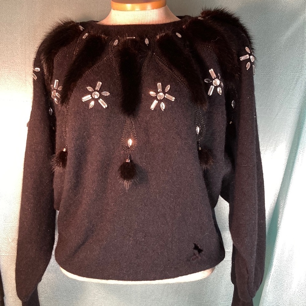 𝅺VINTAGE 80’s sweater angora. Has‎ holes. Z Lambs wool.